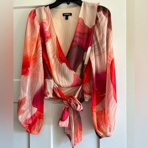 A-MAZ-ING Express Blouse!  NEW CONDITION!